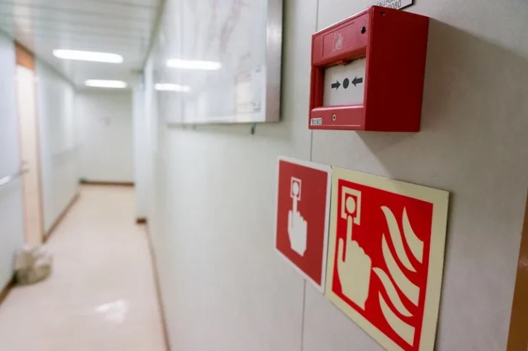 Sistemas manuales de alarma de incendios